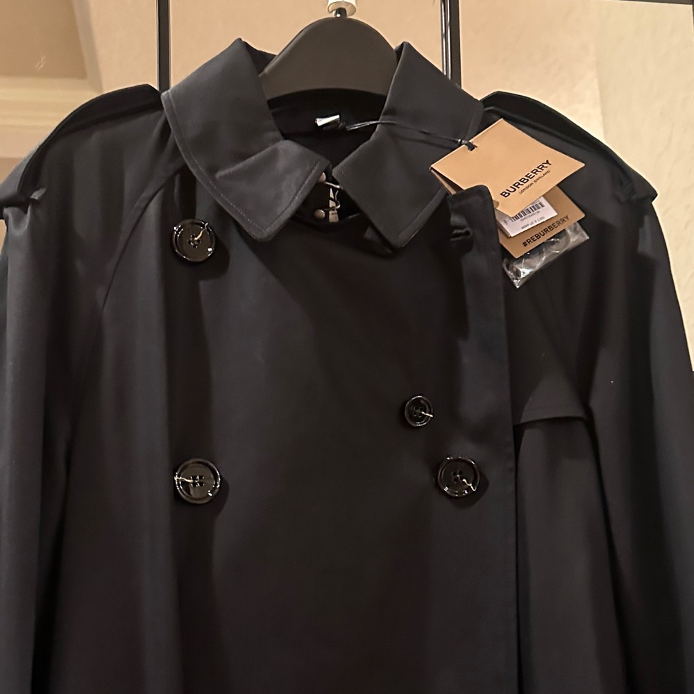 Woman’s Burberry Hillington Black Trench Coat with Signature Plaid Lining US 6 - Picture 8 of 12